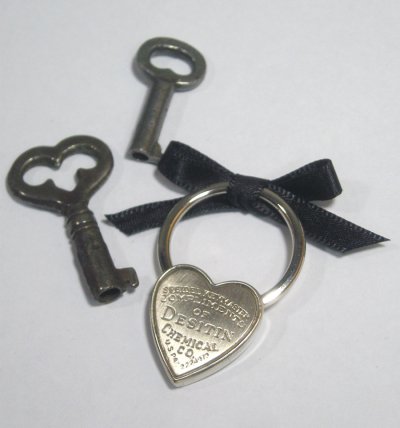 画像3: 1940's "Heart Shaped" Advertising Key Ring【箱付きDEAD-STOCK♡】