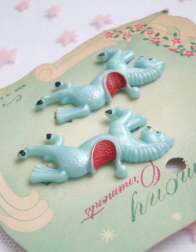 画像2: 1950's "Blue Ponies" Pair Hair Barrette【台紙付きDEAD-STOCK♡】