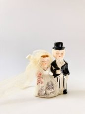 画像1: Vintage "Bride & Groom"   Porcelain Figurine  -ヴィンテージ ウェディング置物- (1)